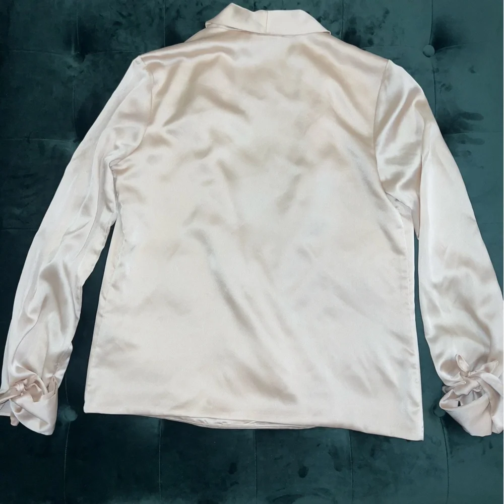 Guess by Marciano ivory blouse size Medium - Picture 3 of 5